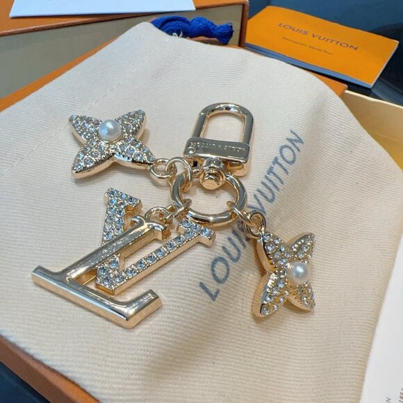 Louis Vuitton Sparkling Keychain with Pearl & Crystal Details - Picture 2 of 4